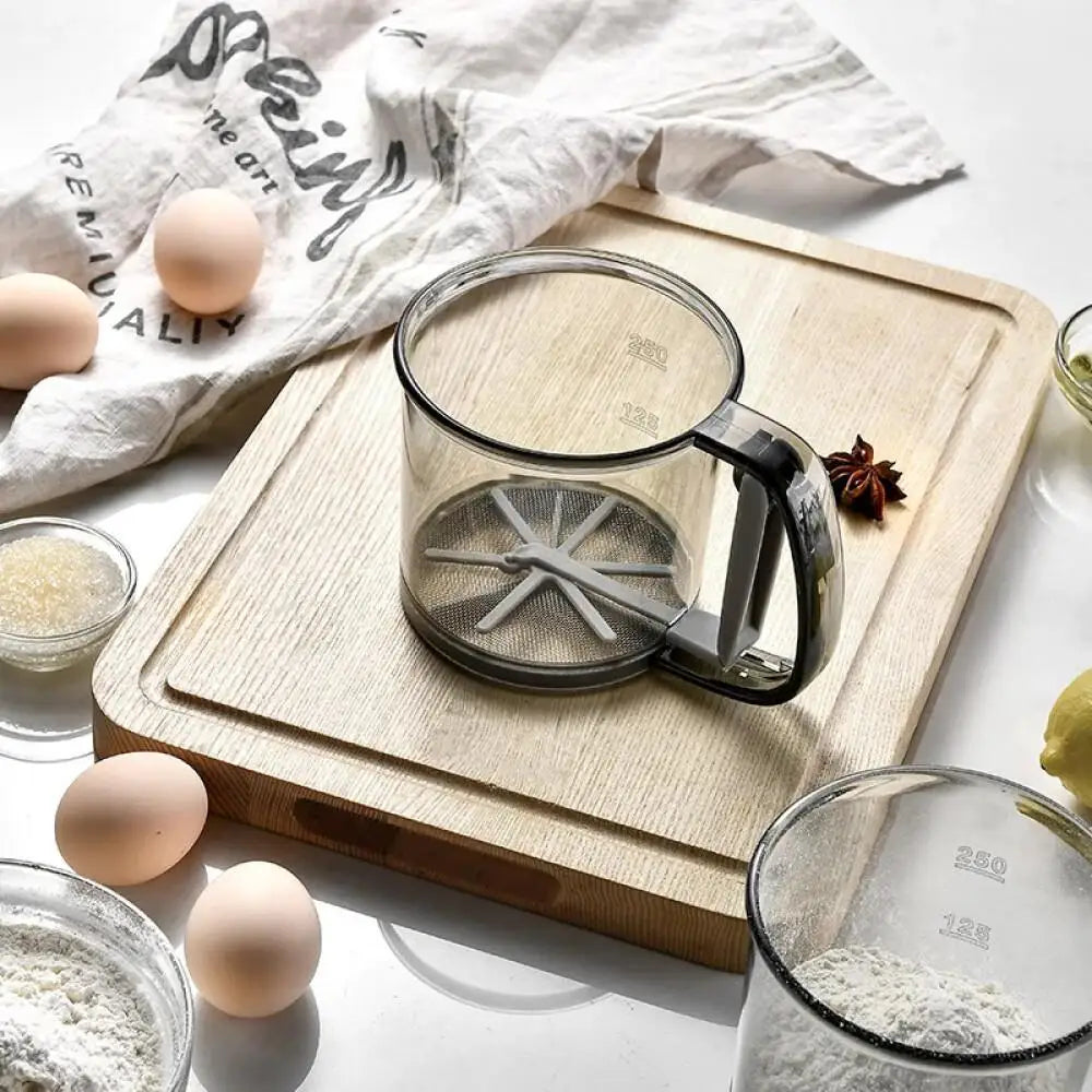 منخل دقيق يدوي عالي الجودة – High-Quality Acrylic Flour Sifter