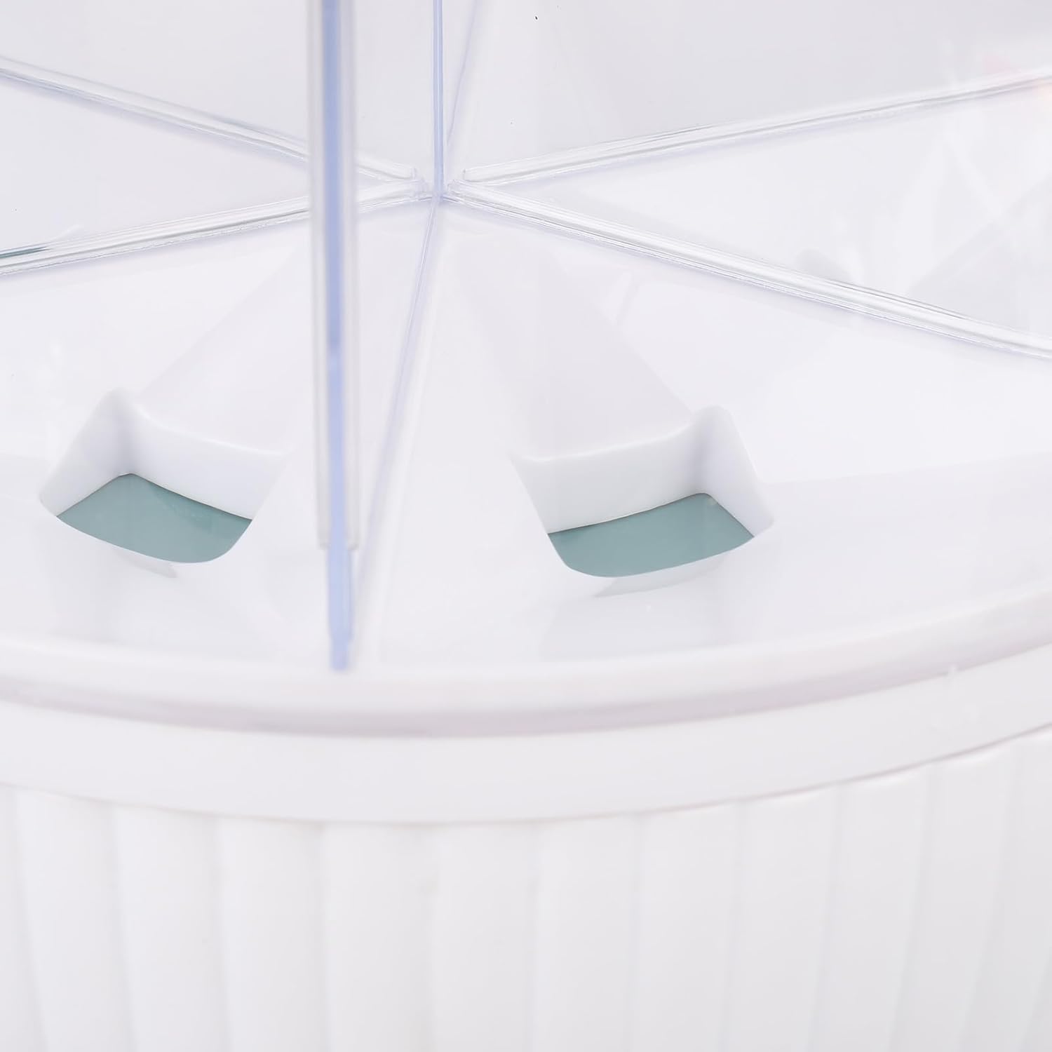 منظر من الأعلى لحاوية 6 أقسام – تقسيم داخلي واضح