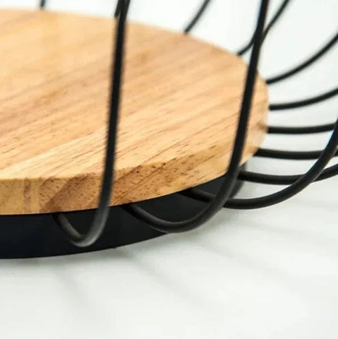 طبق فواكه معدني بقاعدة خشب – تصميم عصري أنيق