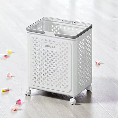 سلة غسيل ILVIA بعجلات – زاوية جانبية | ILVIA Laundry Basket with Wheels – Side View
