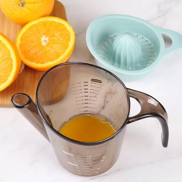 عصارة برتقال شفافة مع إبريق لسهولة الصب والتقديم – Transparent Juicer with Built-In Pitcher for Easy Pouring