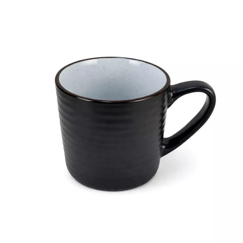 مج سيراميك أسود مطفي من الخارج وداخلي فاتح منقط – Matte black ceramic mug with light speckled interior by ILVIA